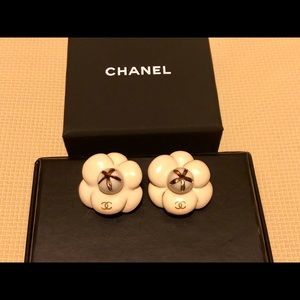 💯 Authentic Chanel Camellia Clip On Earrings